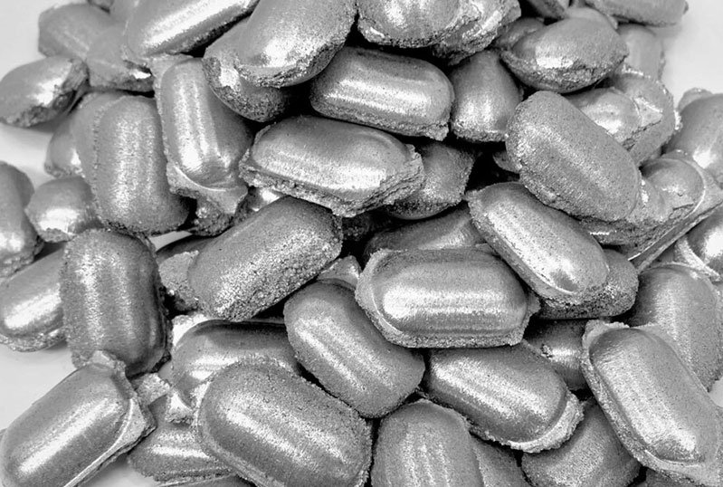 Nickel briquettes or pellets